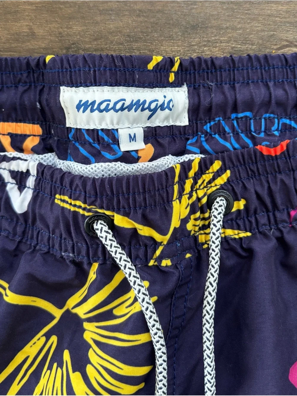 Men’s Maamgic Navy Tropical Print Swim Trunks. Size M